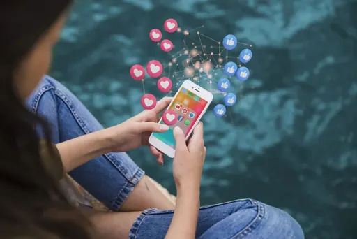 Imagem de capa do artigo: Comment les réseaux sociaux peuvent-ils impulser les ventes, surtout chez les plus jeunes ? Imagem de capa do artigo: Comment les réseaux sociaux peuvent-ils impulser les ventes, surtout chez les plus jeunes ?