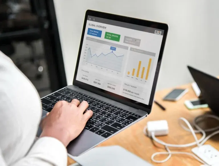 Image de couverture: Google Ads vs. Risques Légaux : Comment Naviguer en 2025 sans Perdre d'Argent